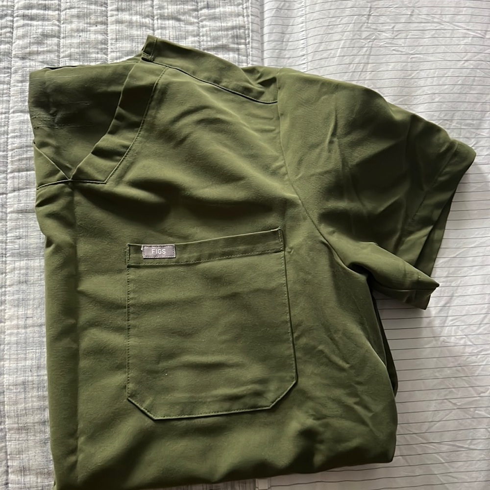 Rare and Retired Limited Edition Figs Scrub Top in a Beautiful Olive Green